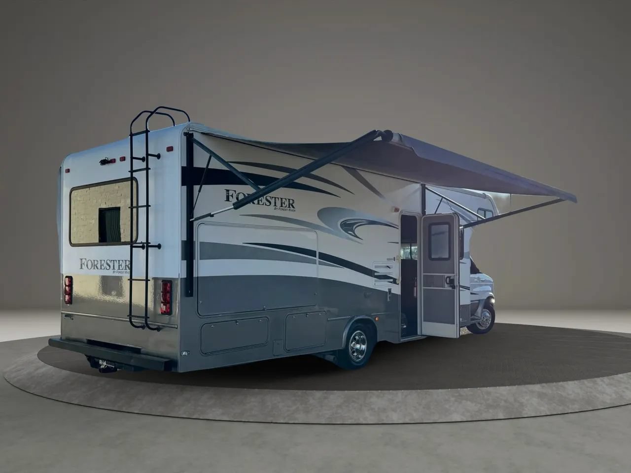 Used 2015 Ford E-450 and Econoline 450 Super Duty w/ Motorhome Prep Package RWD image 5