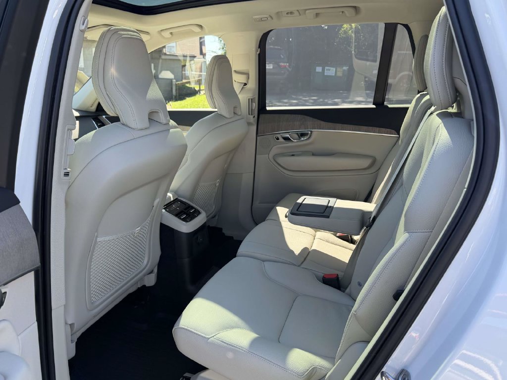 Used 2024 Volvo XC90 T8 Plus w/ Protection Package Premier AWD/4WD image 15