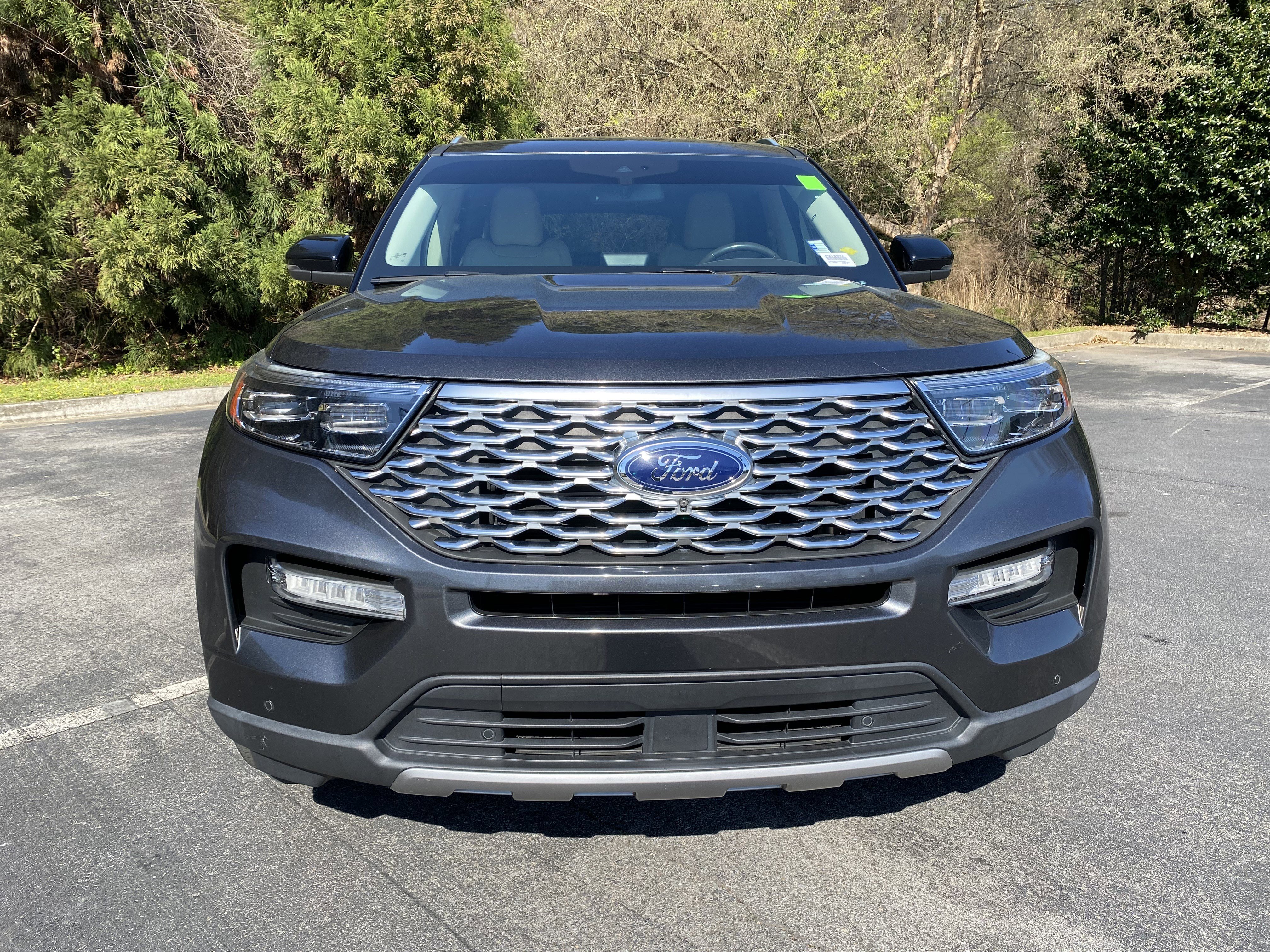 Used 2020 Ford Explorer Platinum w/ Premium Technology Package image 3