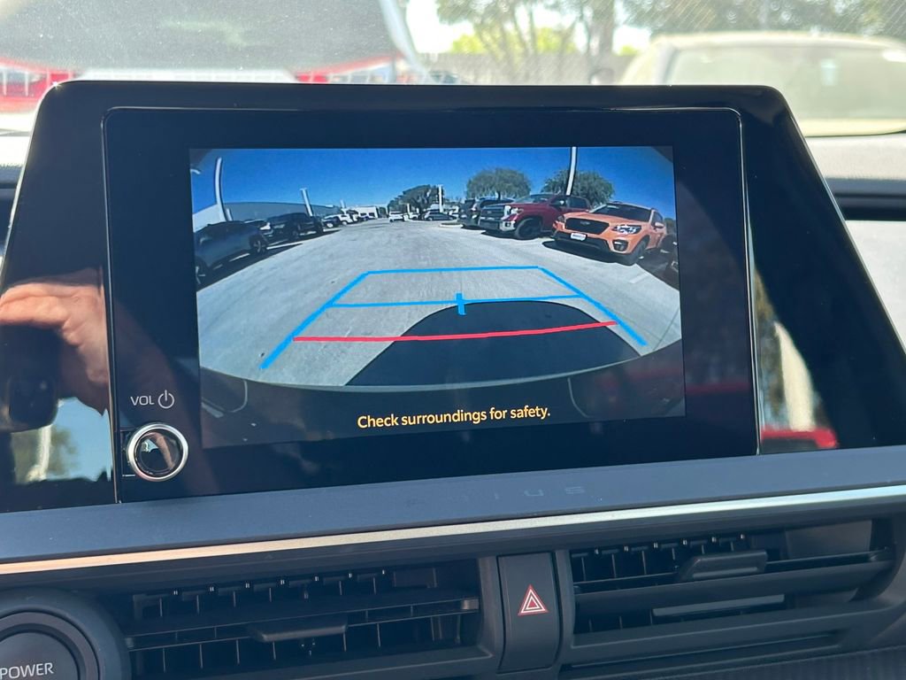 Used 2025 Toyota Prius XLE FWD image 32