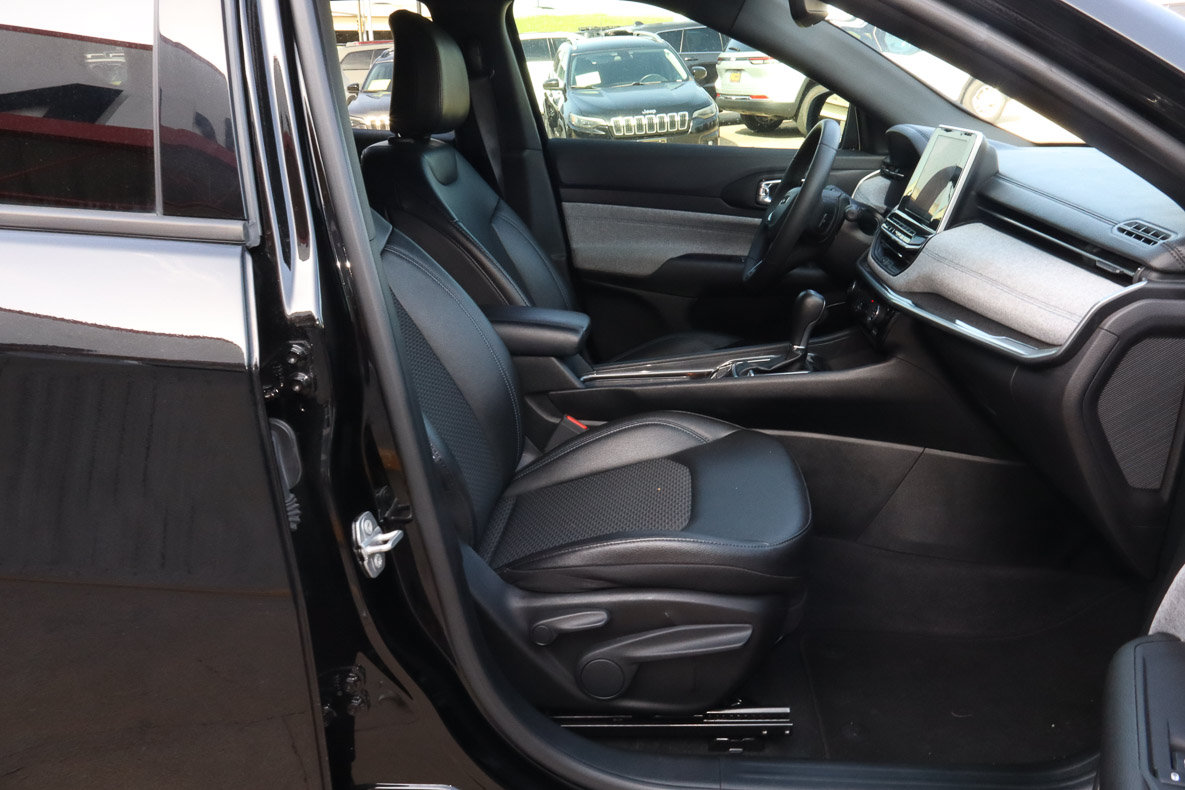 Used 2025 Jeep Compass Latitude AWD/4WD image 22