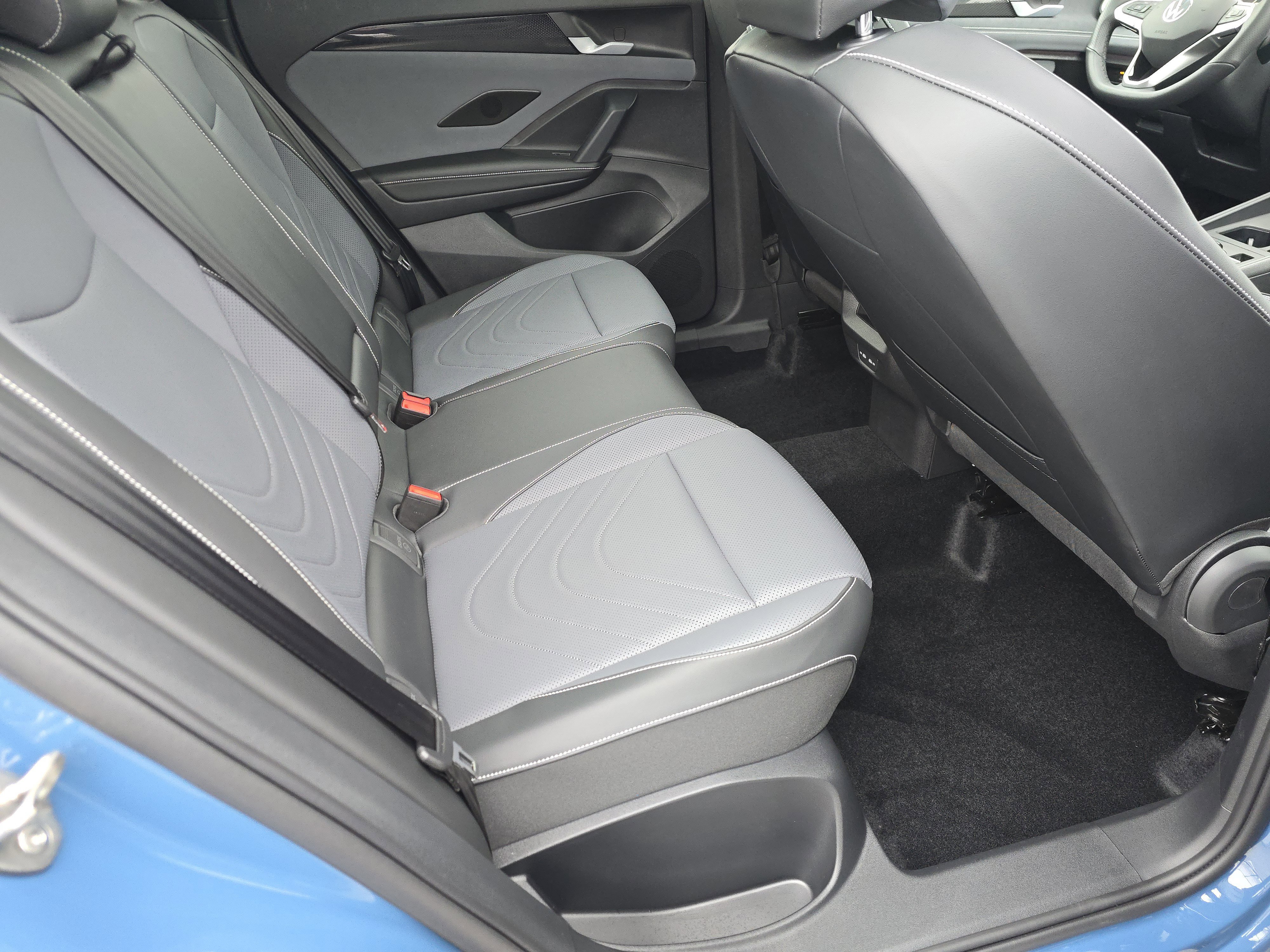 New 2026 Volkswagen Tiguan SE R-Line image 17