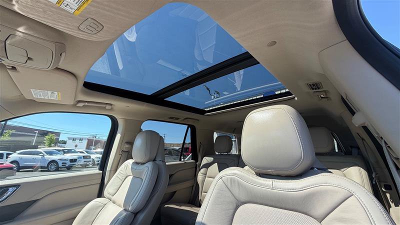 Used 2021 Lincoln Navigator Reserve w/ Luxury Package AWD/4WD image 25