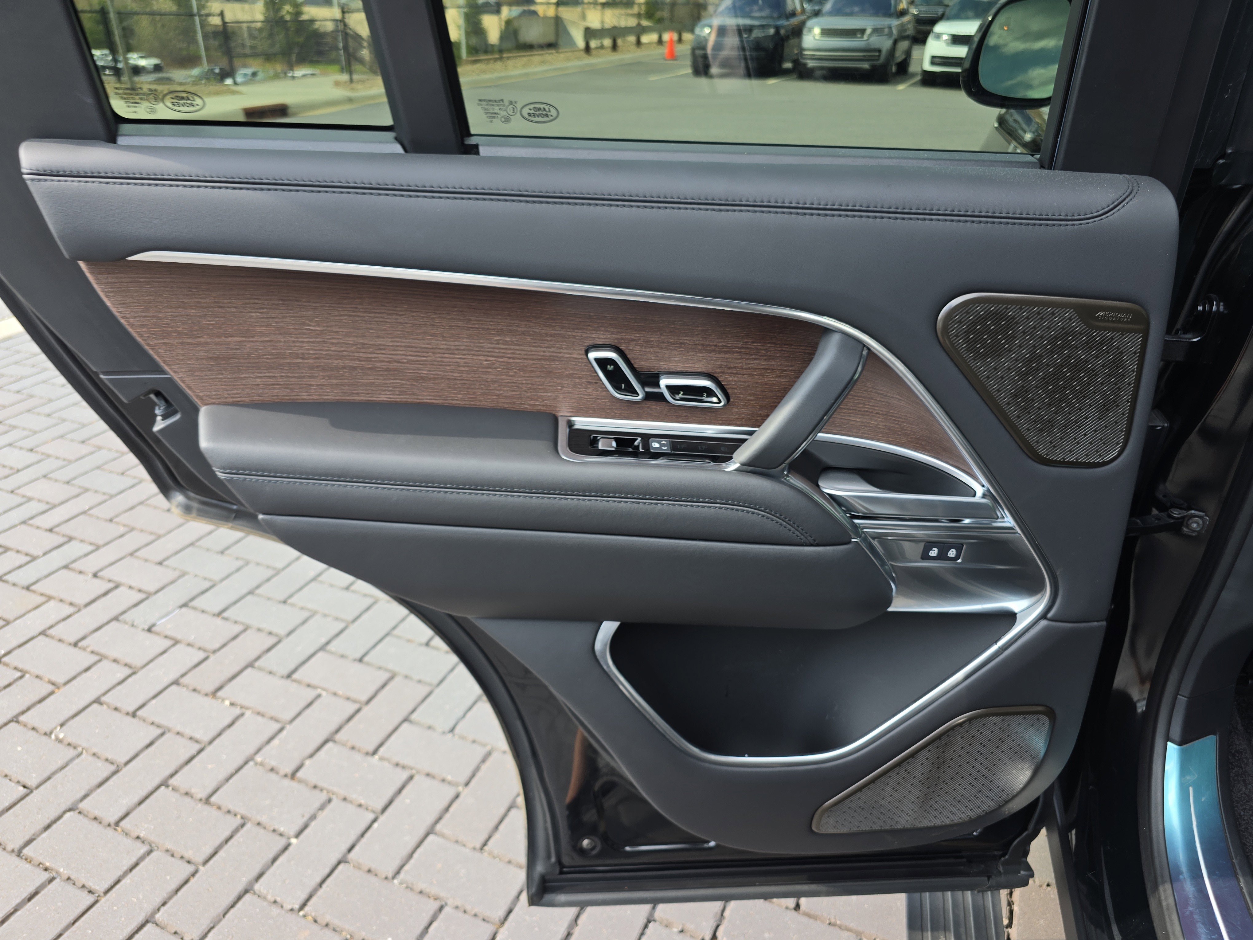 Certified 2025 Land Rover Range Rover Autobiography AWD/4WD image 13