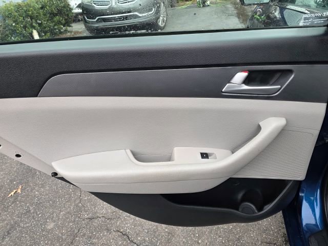 Used 2015 Hyundai Sonata SE FWD image 17