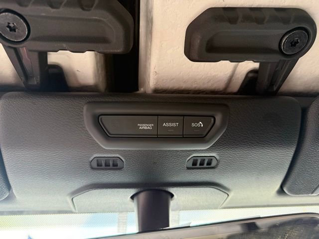 Used 2022 Jeep Gladiator Rubicon w/ LED Lighting Group AWD/4WD image 33