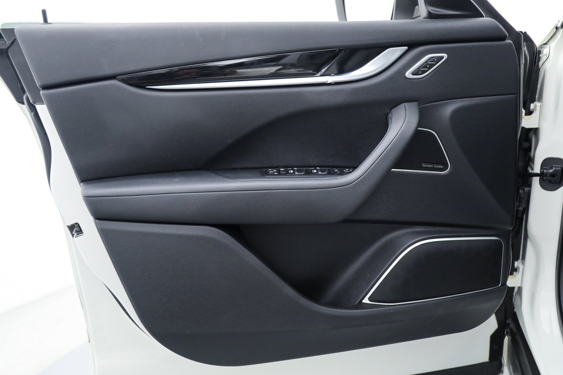 Certified 2023 Maserati Levante GT image 16