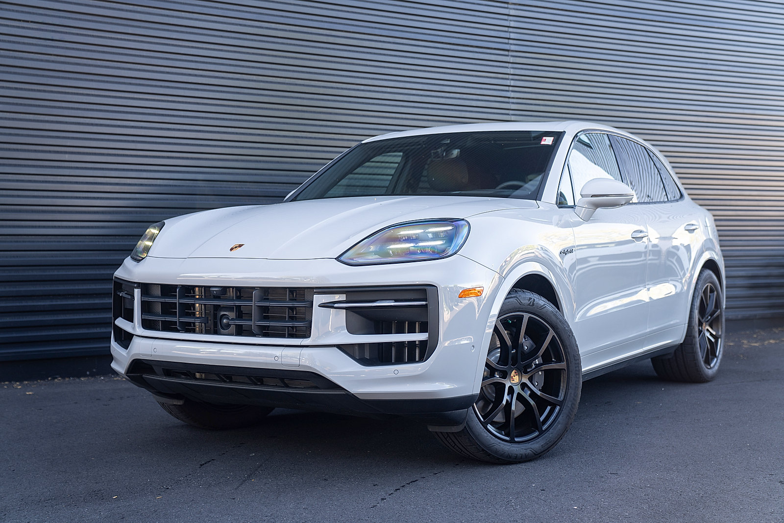 Certified 2025 Porsche Cayenne E-Hybrid AWD/4WD image 1