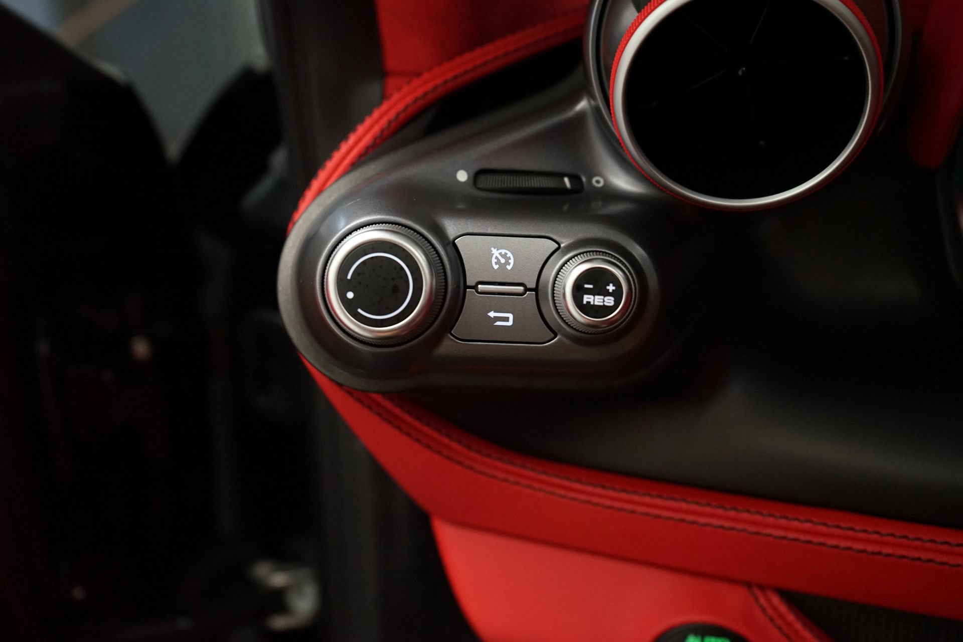 Used 2021 Ferrari F8 Tributo RWD image 27
