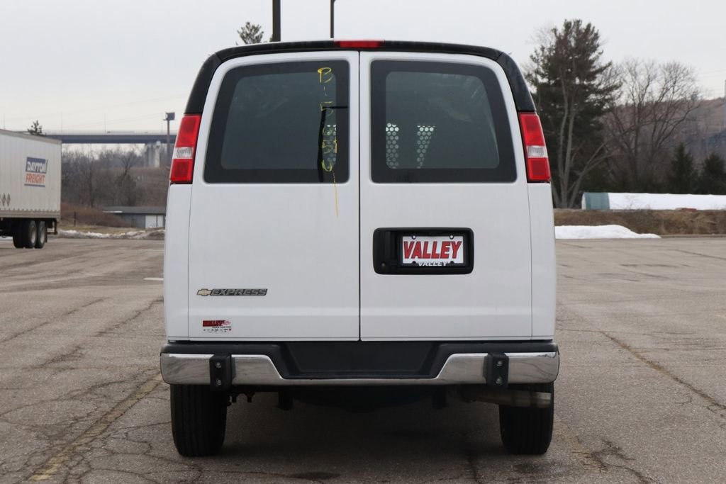 Used 2024 Chevrolet Express 2500 w/ Driver Convenience Package image 6
