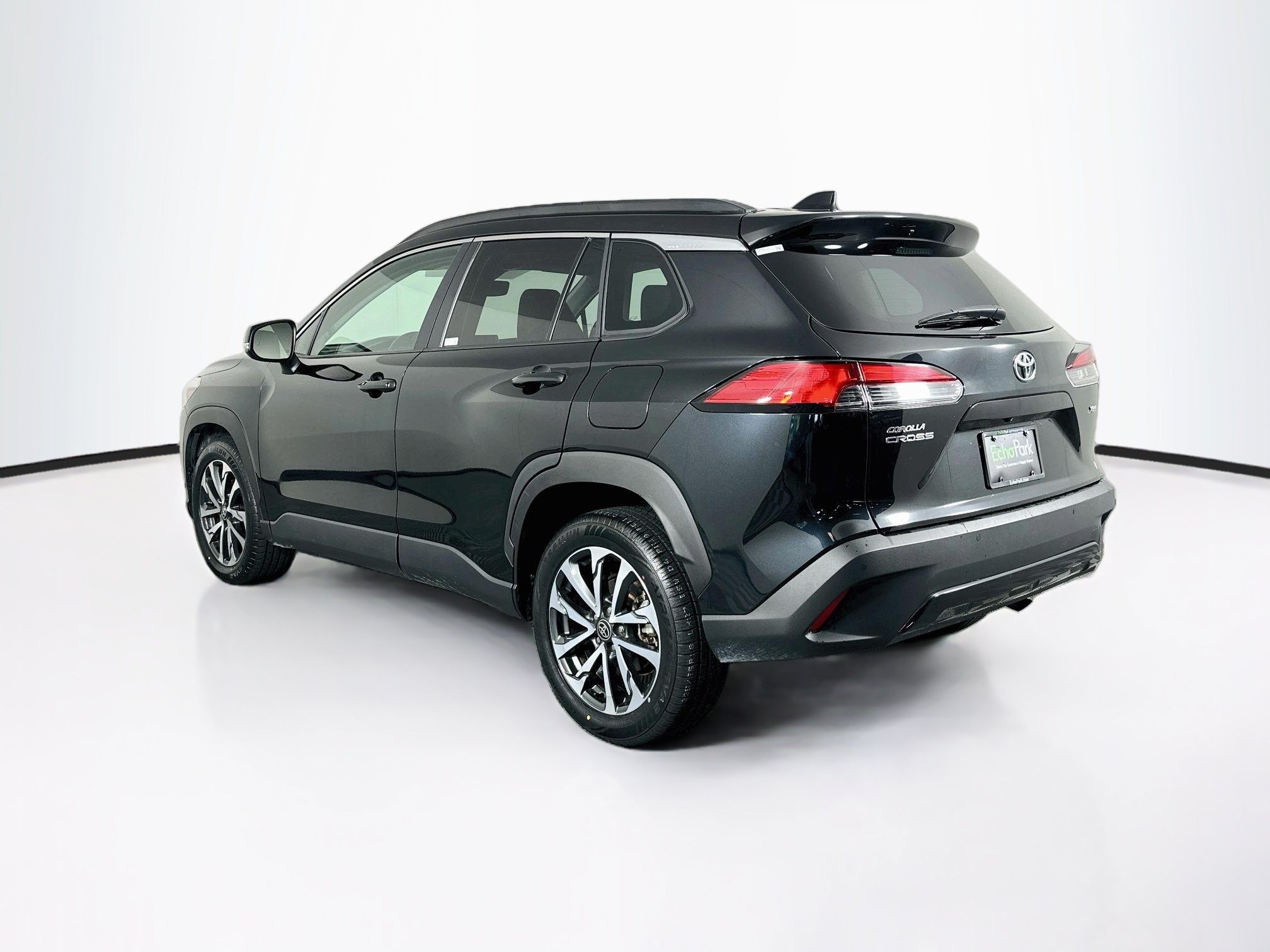 Used 2025 Toyota Corolla Cross XLE FWD image 5
