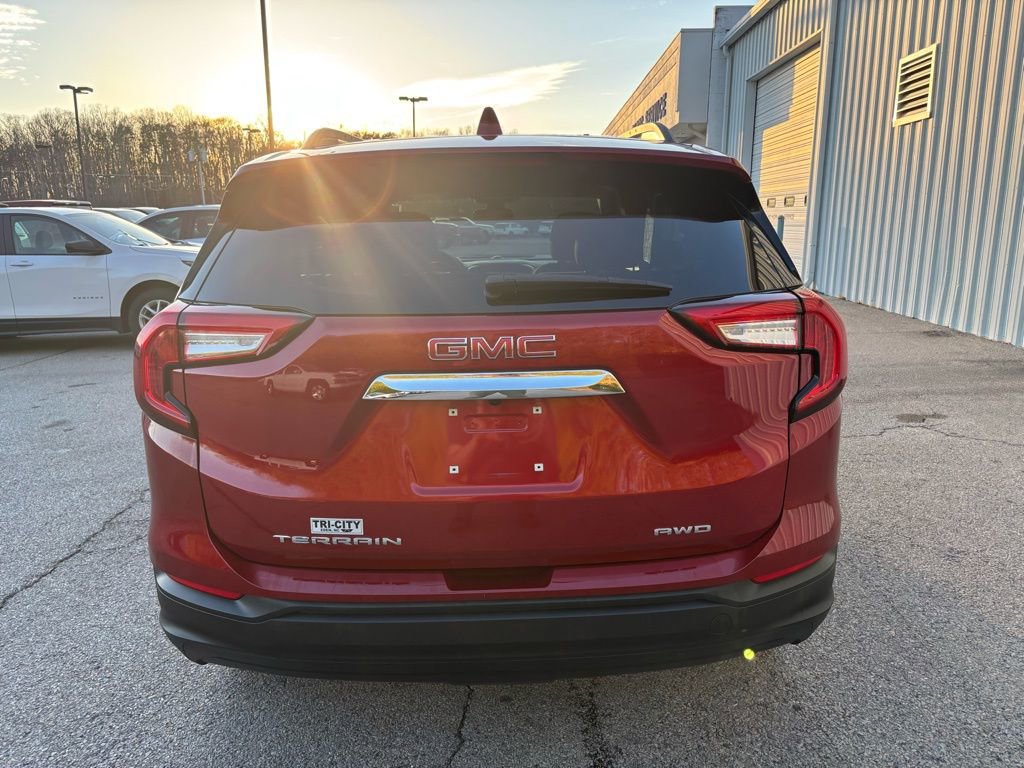 Used 2024 GMC Terrain SLE w/ Driver Convenience Package image 6