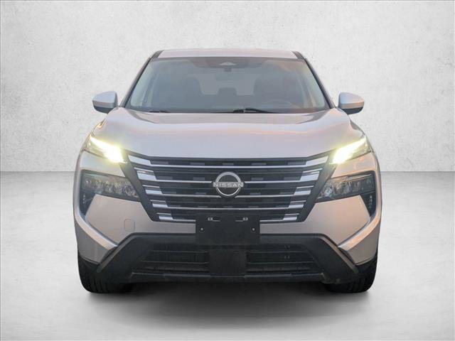 Used 2024 Nissan Rogue SV image 2