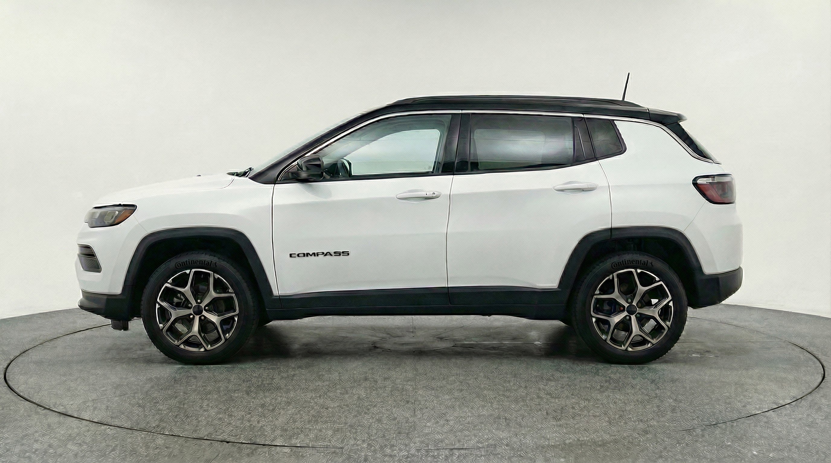 Used 2025 Jeep Compass Limited image 5