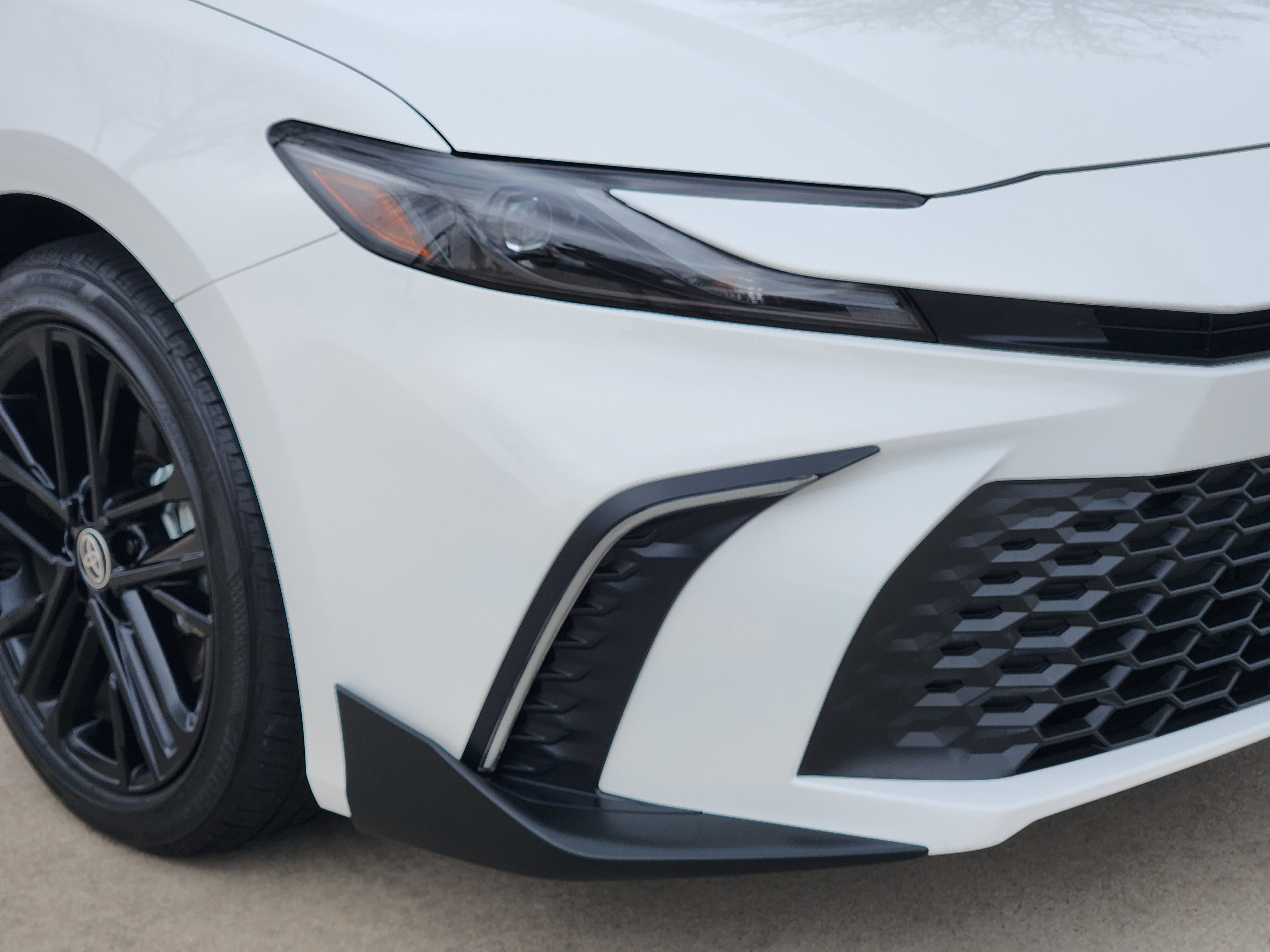 Used 2025 Toyota Camry SE w/ Multimedia Upgrade Package image 5