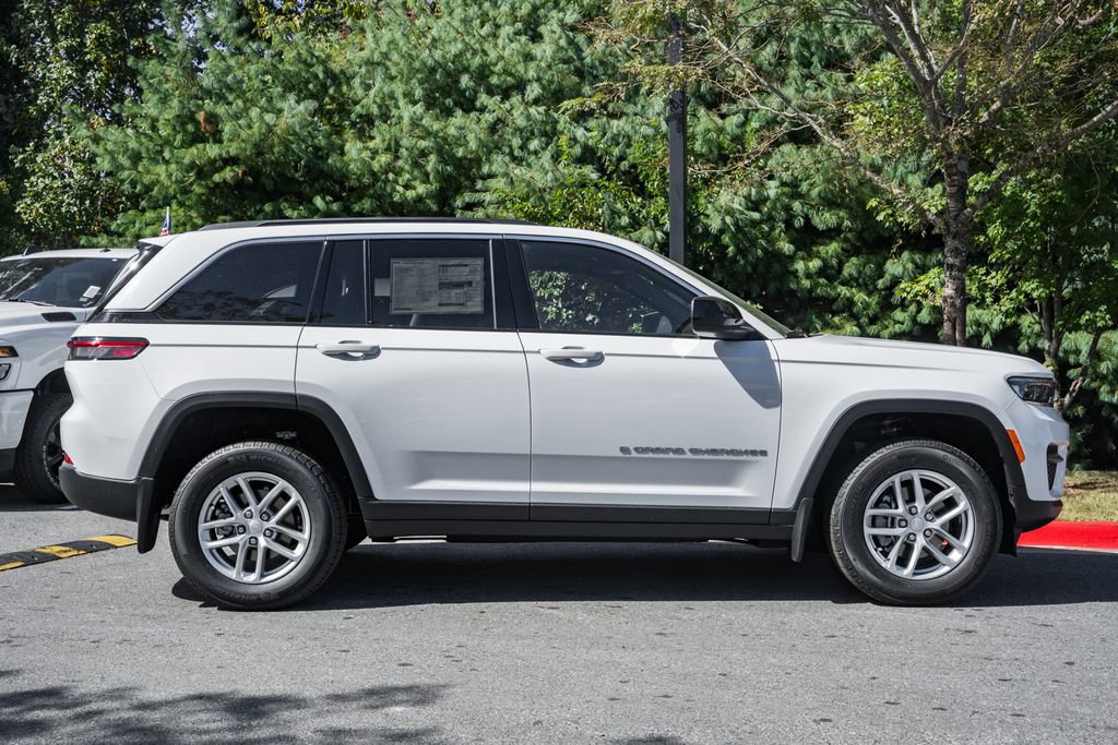 New 2025 Jeep Grand Cherokee Laredo X w/ Luxury Tech Group I image 3