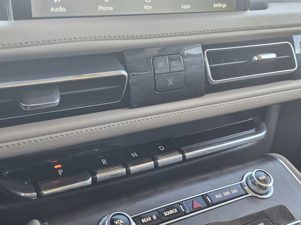 Used 2023 Lincoln Aviator Reserve w/ Equipment Group 201A image 11