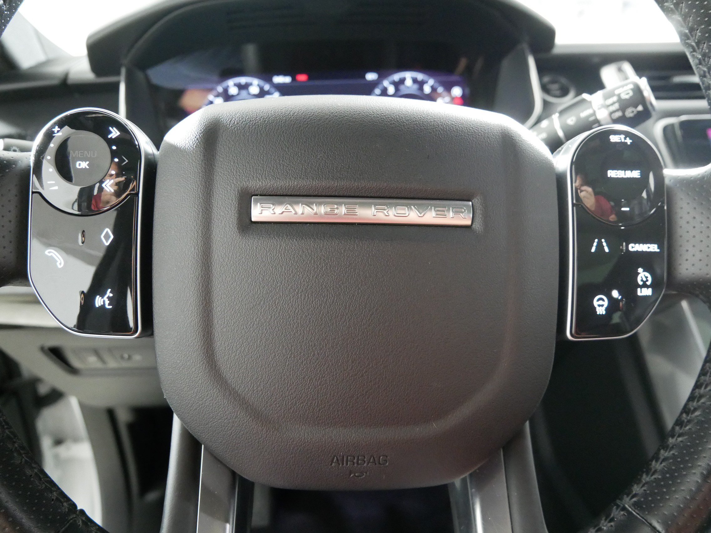 Used 2019 Land Rover Range Rover Sport HSE AWD/4WD image 25
