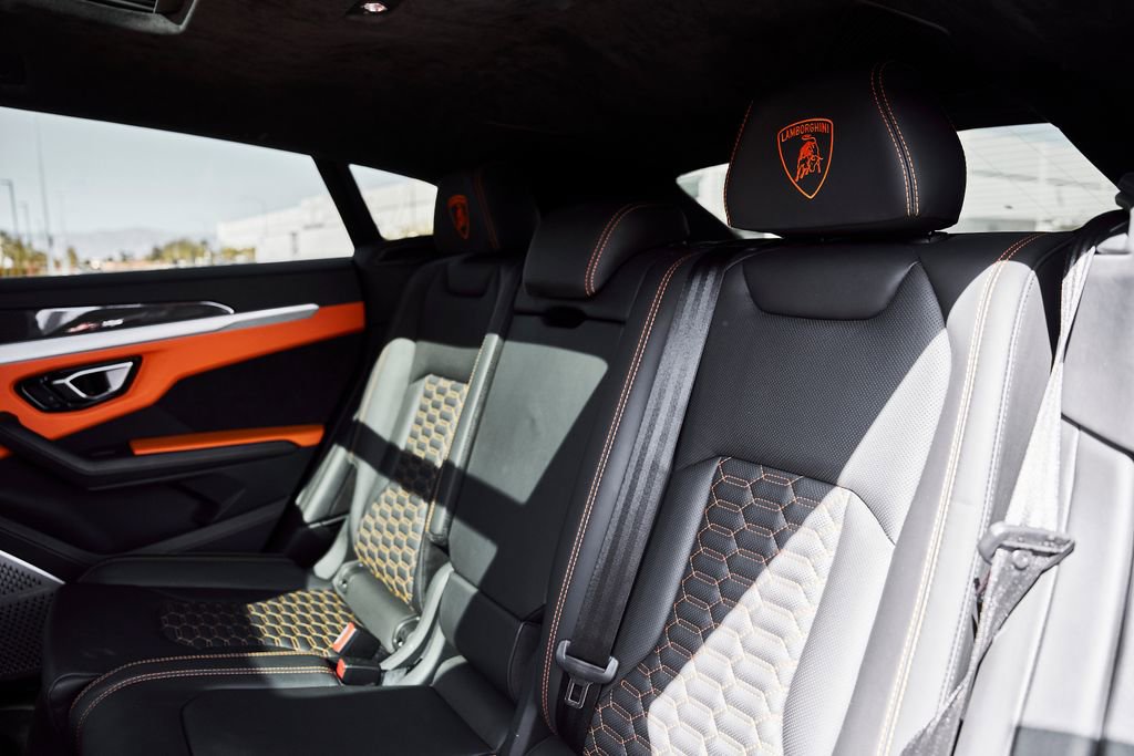 Used 2022 Lamborghini Urus AWD/4WD image 46