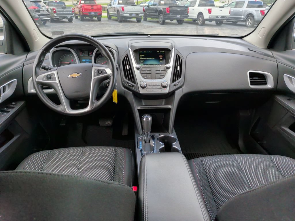 Used 2017 Chevrolet Equinox LT w/ Convenience Package AWD/4WD image 2
