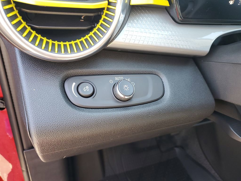 New 2026 Chevrolet Trax LT w/ Driver Confidence Package FWD image 17