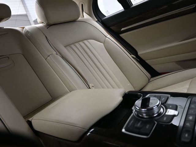 Used 2018 Genesis G90 3.3T Premium RWD image 21