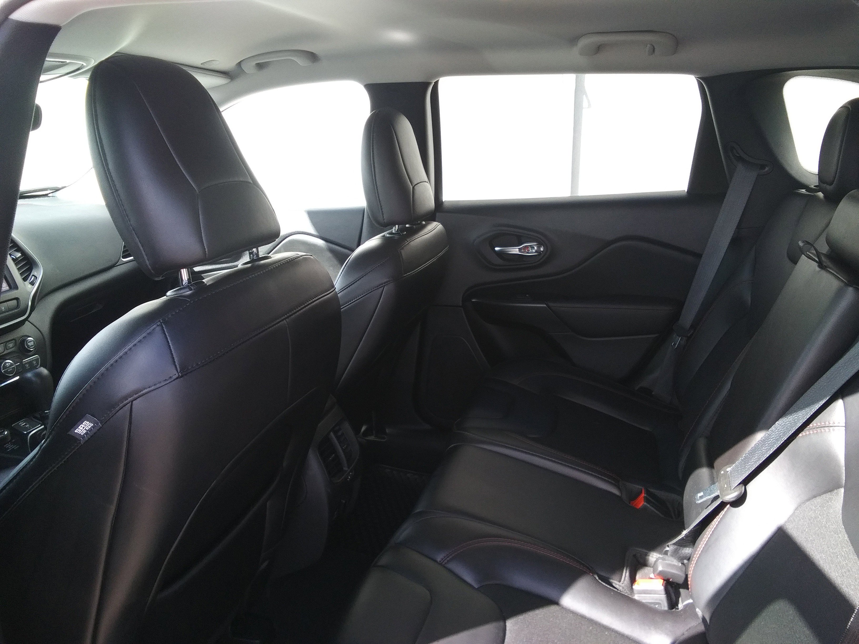 Used 2021 Jeep Cherokee Trailhawk image 9