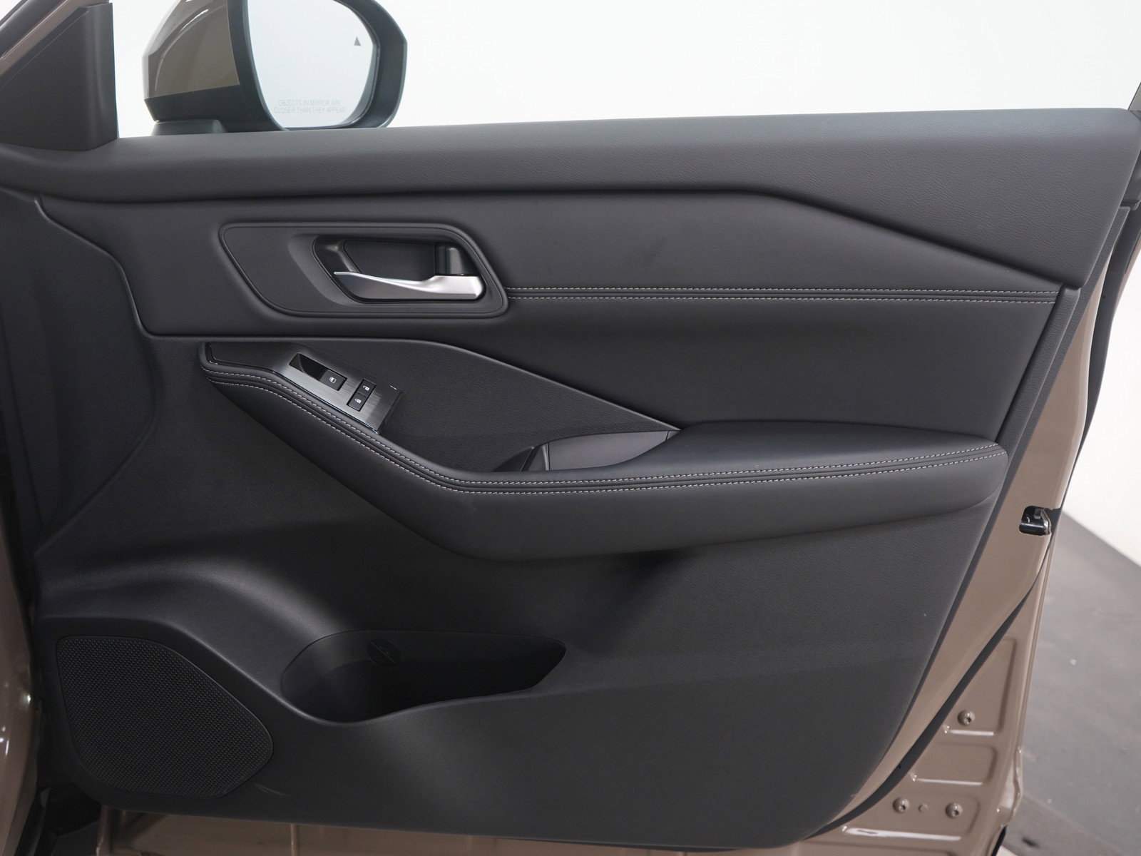 Used 2024 Nissan Rogue SV w/ SV Premium Package image 12