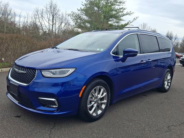 Used 2021 Chrysler Pacifica Touring-L image 3