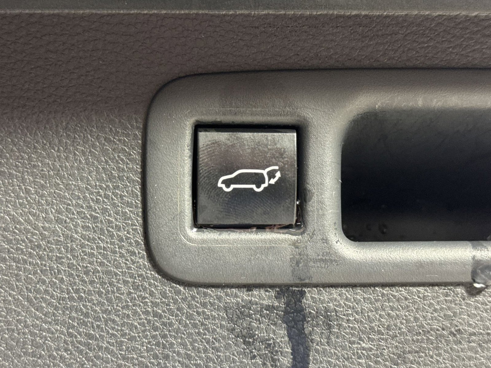 Used 2023 Toyota Highlander XLE AWD/4WD image 40