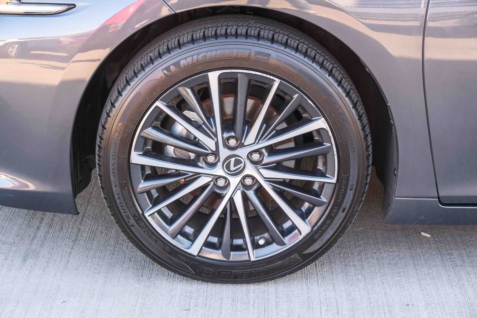 Used 2025 Lexus ES 300h w/ Premium Package FWD image 10