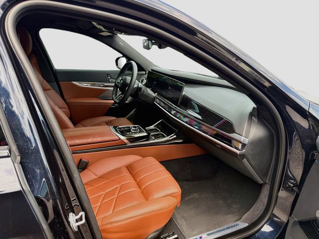 Used 2025 BMW i7 eDrive50 w/ M Sport Package RWD image 13