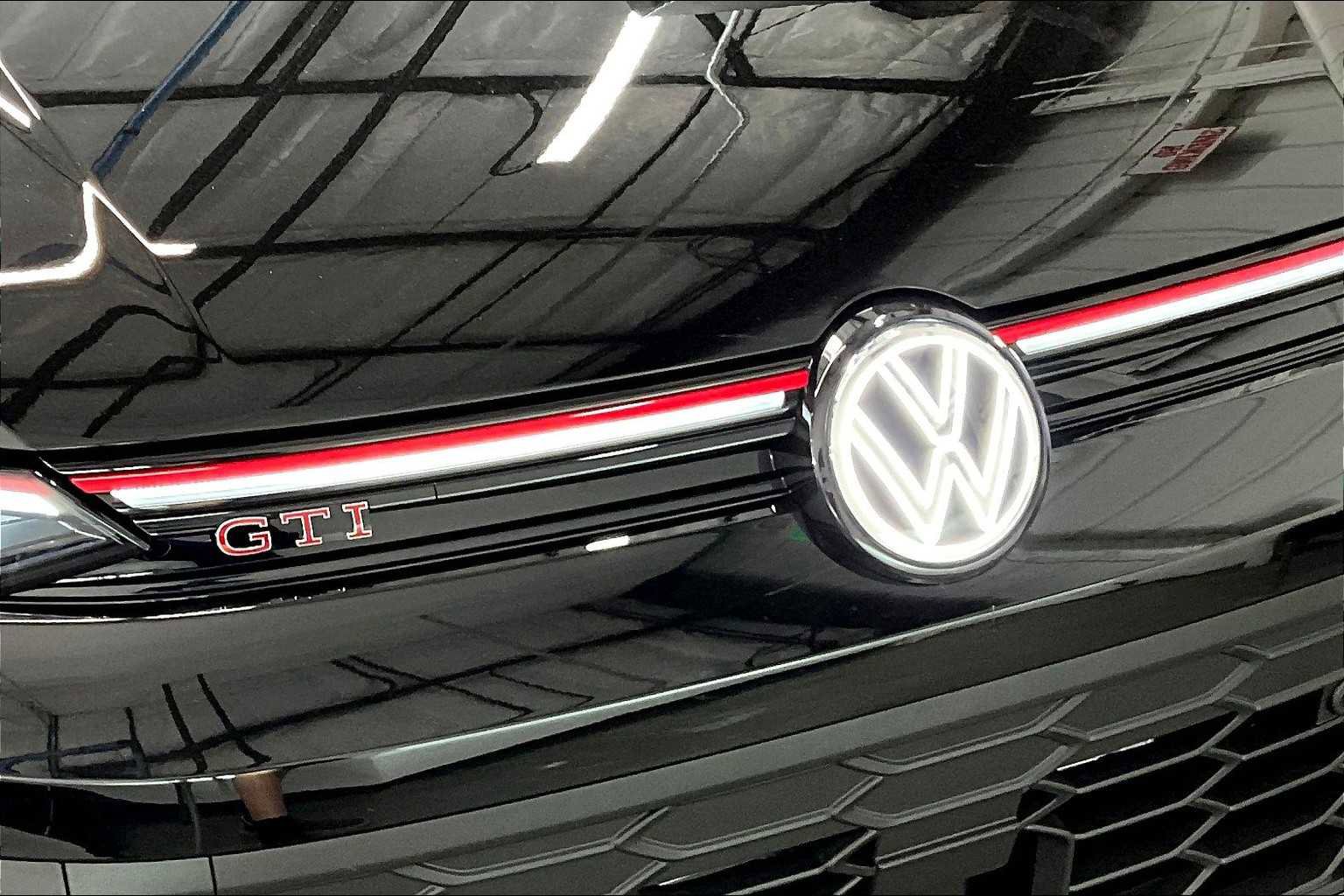 New 2025 Volkswagen GTI SE image 32