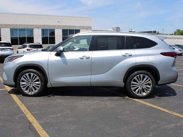 Used 2023 Toyota Highlander Platinum FWD image 7