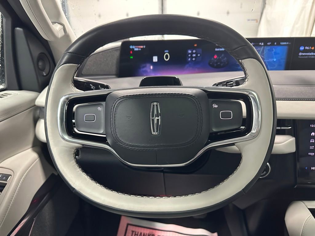 Used 2025 Lincoln Navigator L Reserve image 18