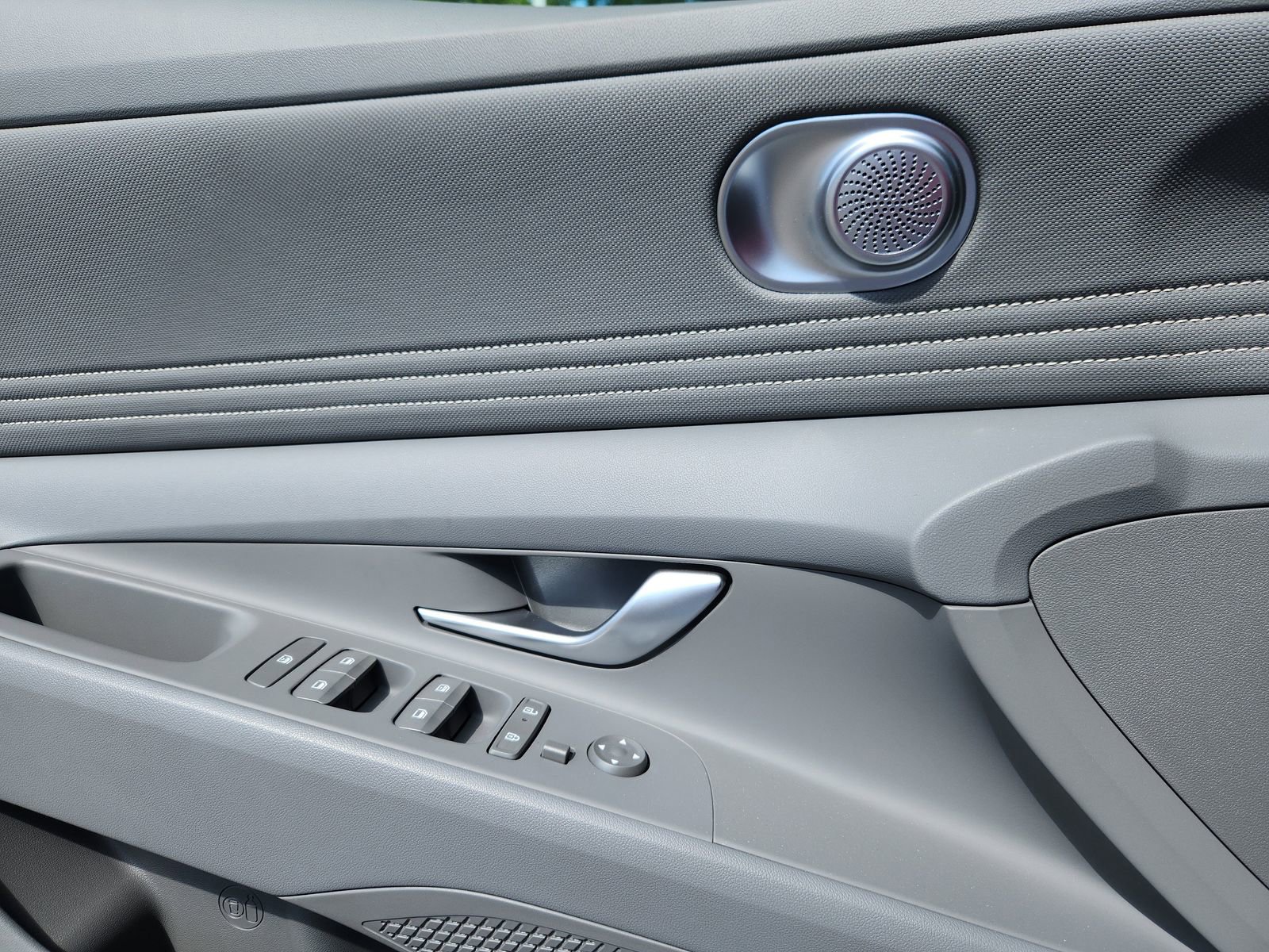 Certified 2025 Hyundai Elantra Sport FWD image 9