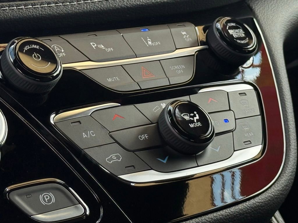 New 2027 Chrysler Pacifica Limited FWD image 28