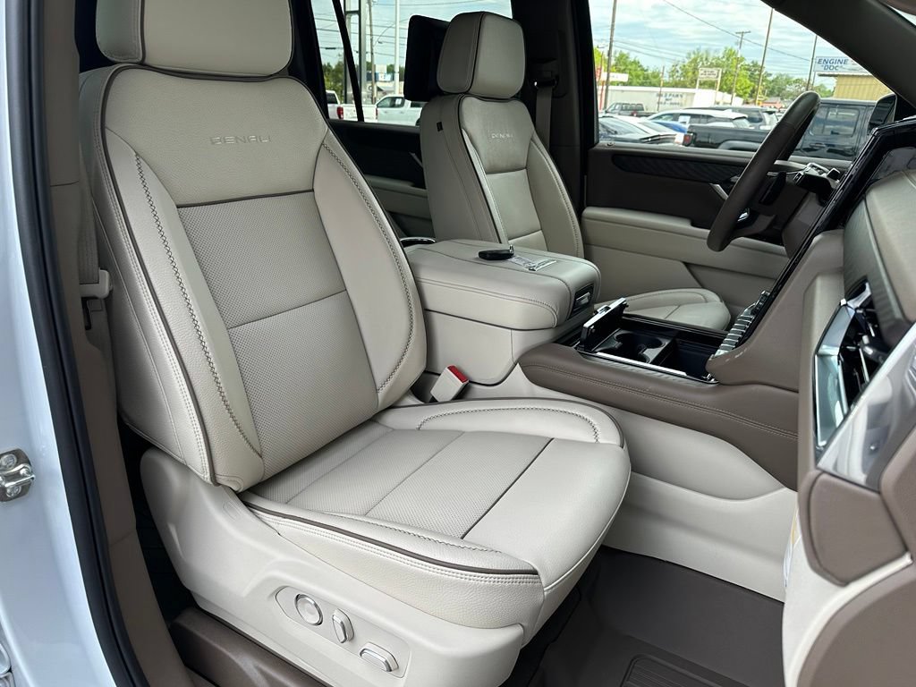 New 2026 GMC Yukon XL Denali w/ Denali Reserve Package AWD/4WD image 17