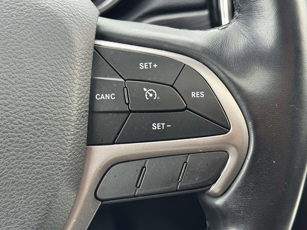 Used 2020 Jeep Grand Cherokee Altitude image 19