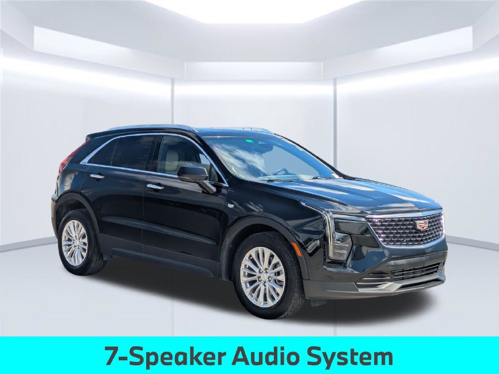 Used 2024 Cadillac XT4 Luxury w/ Cold Weather Package FWD image 9