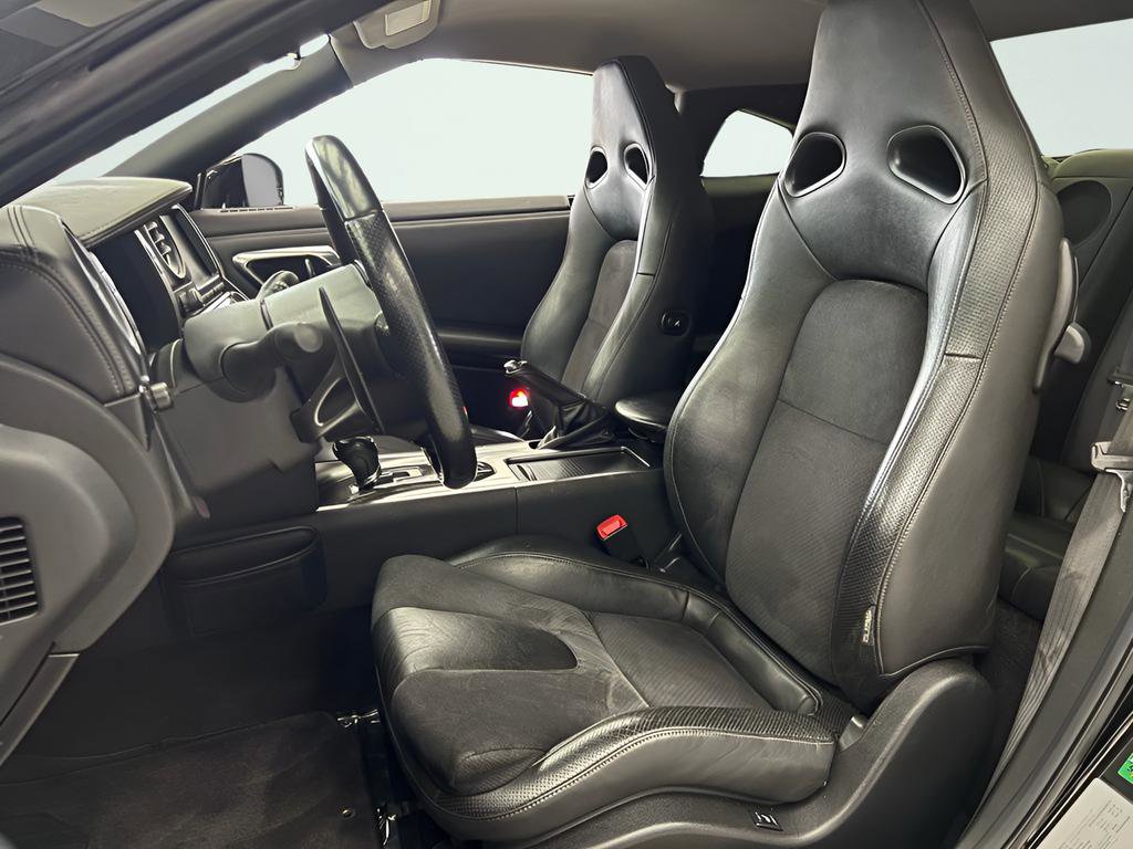 Used 2011 Nissan GT-R Premium image 17