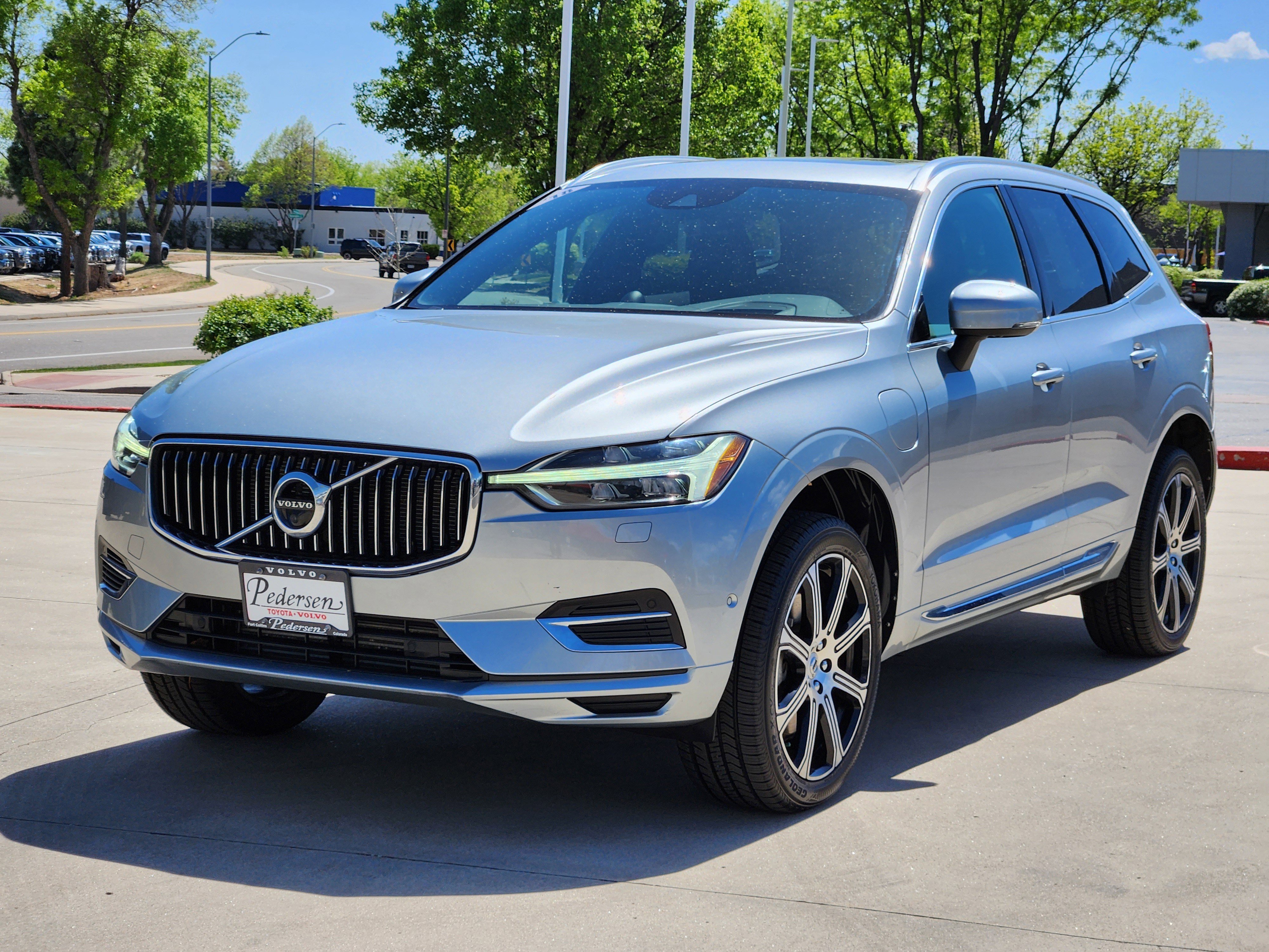 Used 2018 Volvo XC60 T8 Inscription w/ Luxury Seat Package AWD/4WD image 2