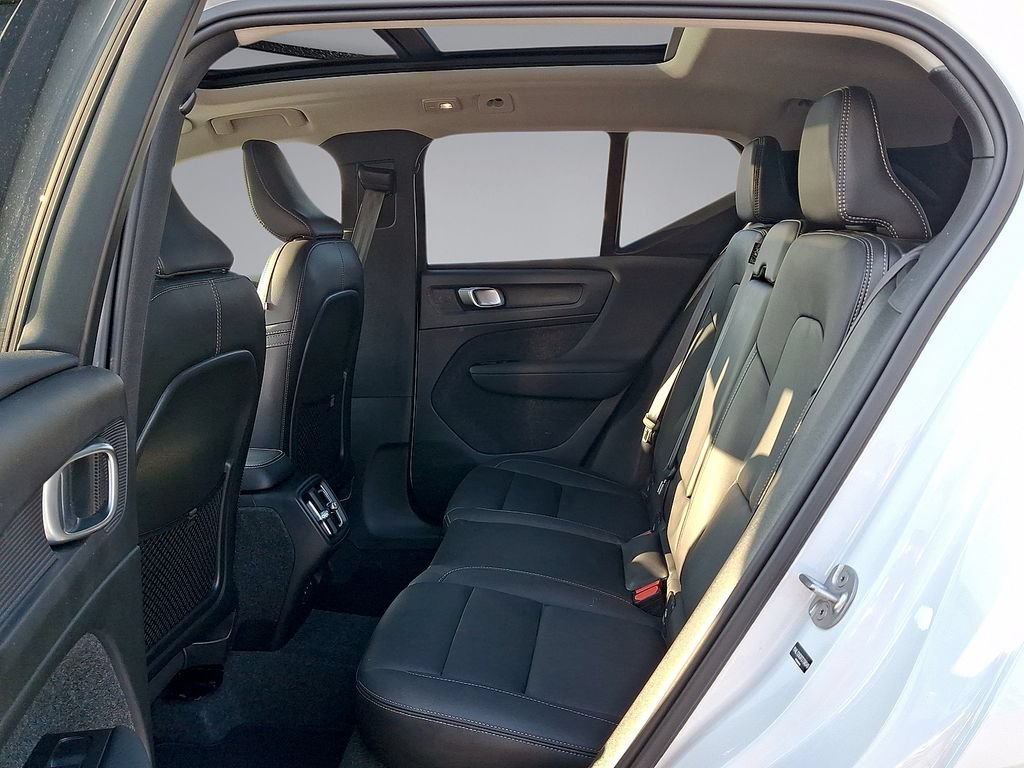 Certified 2026 Volvo XC40 B5 Plus AWD/4WD image 26