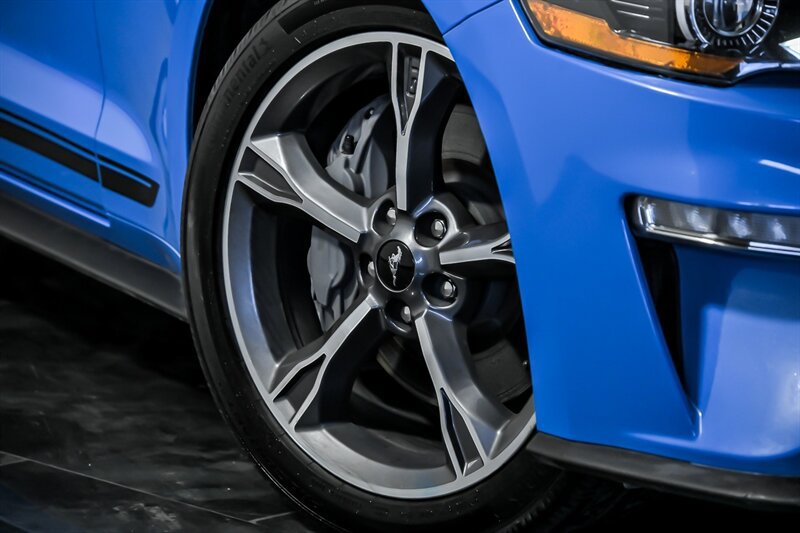 Used 2022 Ford Mustang GT Premium w/ Equipment Group 401A RWD image 3