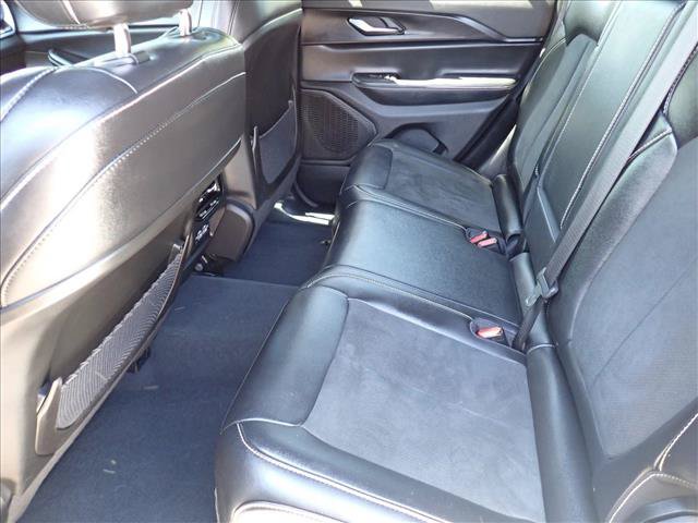 Used 2023 Jeep Grand Cherokee Altitude AWD/4WD image 10