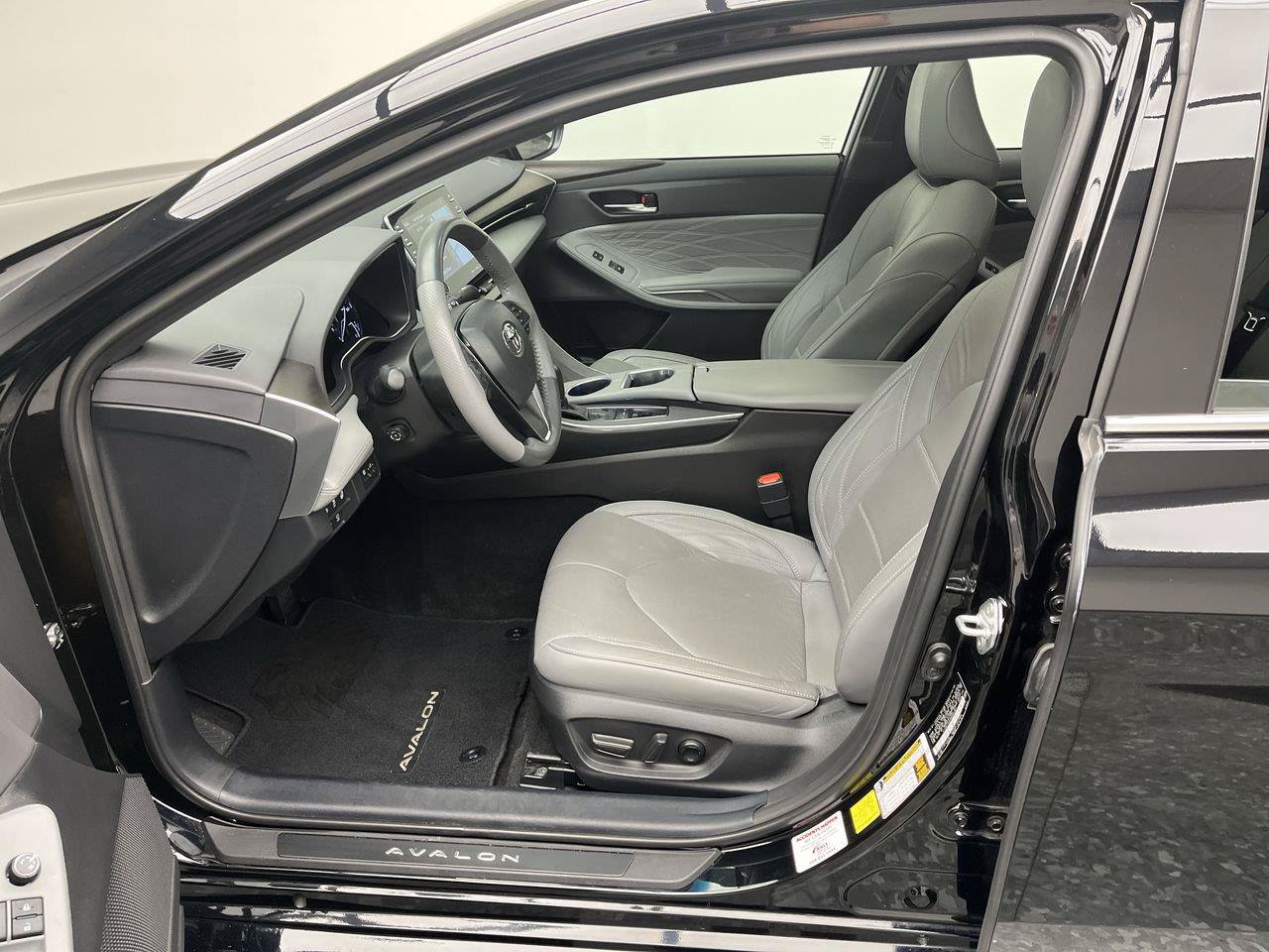 Used 2021 Toyota Avalon Limited w/ Advanced Safety Package FWD image 3