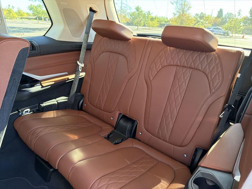 Used 2023 BMW X7 xDrive40i image 28