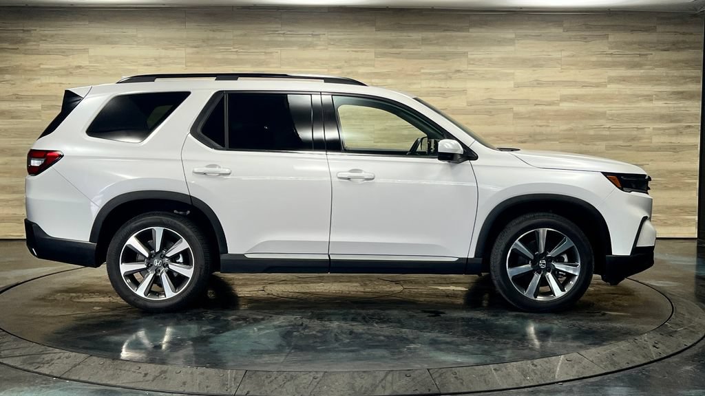 Used 2025 Honda Pilot Elite image 25