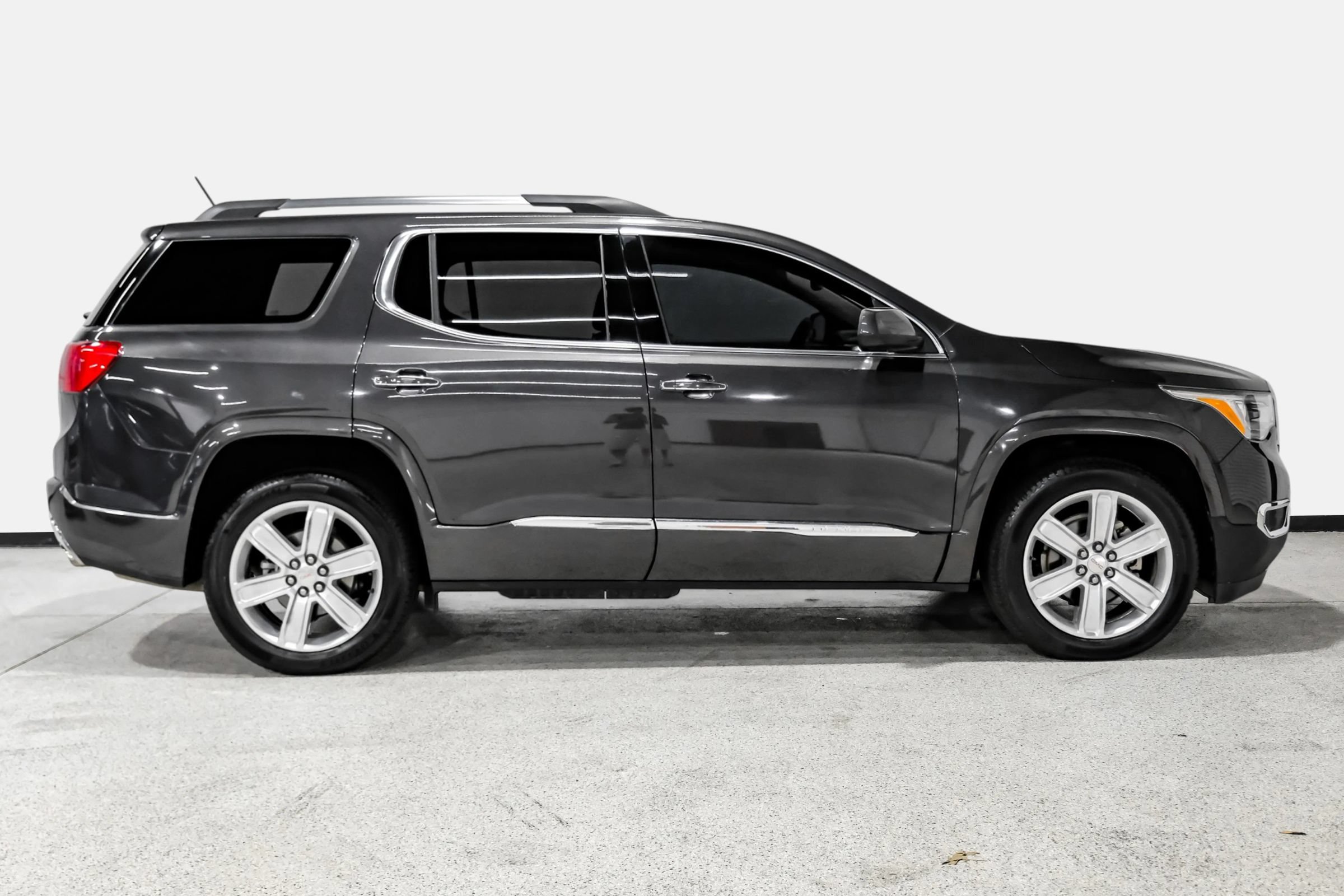 Used 2017 GMC Acadia Denali AWD/4WD image 5