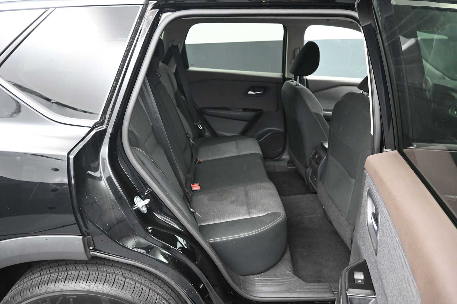 Used 2023 Nissan Rogue SV AWD/4WD image 12